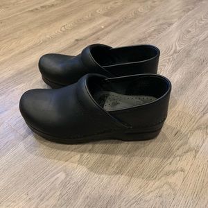 Matte Black Leather Danskos